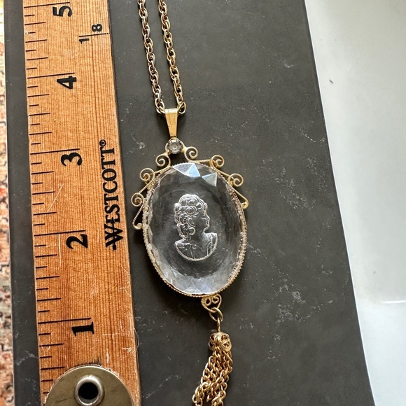 Vintage intaglio glass Cameo Pendant with gold plated chain - Picture 4 of 6